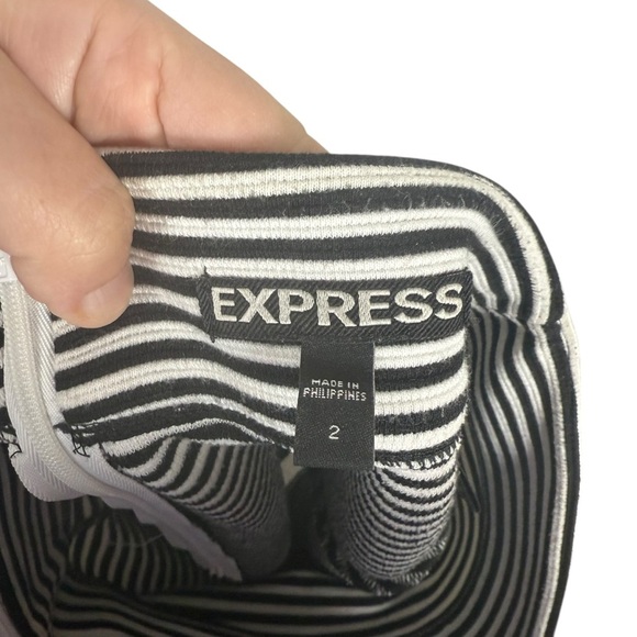 Express Women’s Mixed Stripe Skater Flare Mini Skirt Black/White 2 - Picture 6 of 9